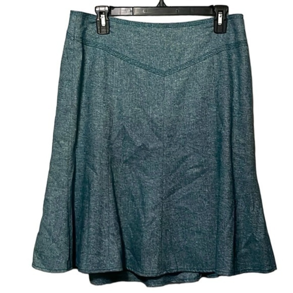 Loft Skirt, Womens Size 8, 40% Wool, lined inside, zipper on the back